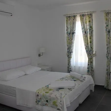 Helinda Butik فندق بوزجادا